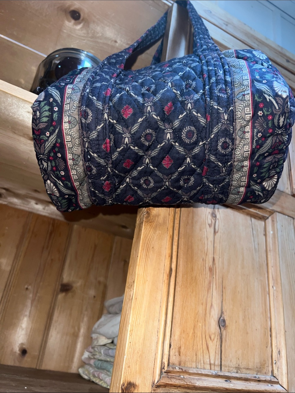 Vera Bradley 100 Handbag in Retired Laurel Pattern - Picture 5 of 9